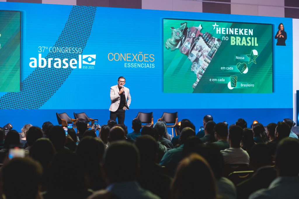37° Congresso Abrasel – Maurício Giamellaro no palco durante palestra